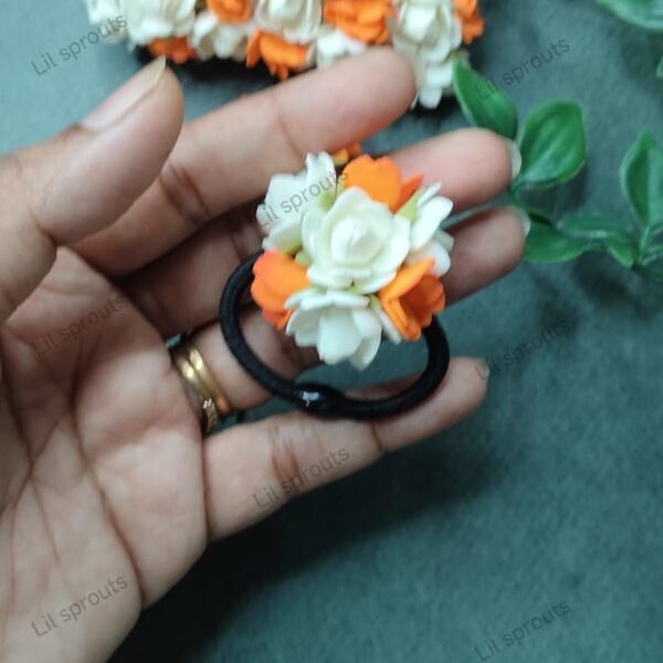 Malli with Kanakambaram